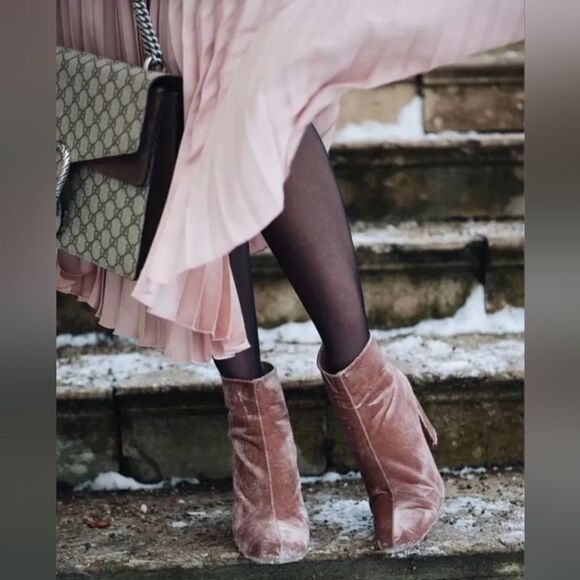 Zara Pink Velvet Heeled Ankle Booties - 37/7US, Chic Statement Footwear - Picture 3 of 3